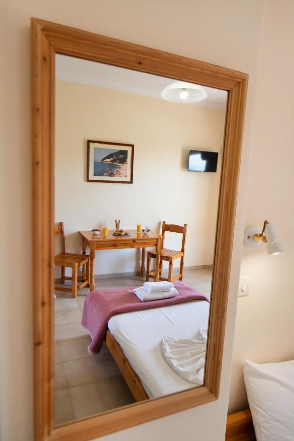 Amarandos Studios With Swimming Pool By Imagine Lefkada ซูกาเลดส์ ภายนอก รูปภาพ